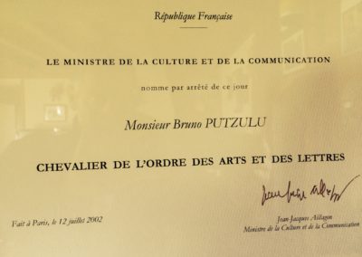2002 – Chevalier de l’ordre des Arts et des Lettres